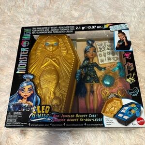 Monster High Doll & Beauty Kit Cleo De Nile w/ Boo Jeweled Beauty Case NEW